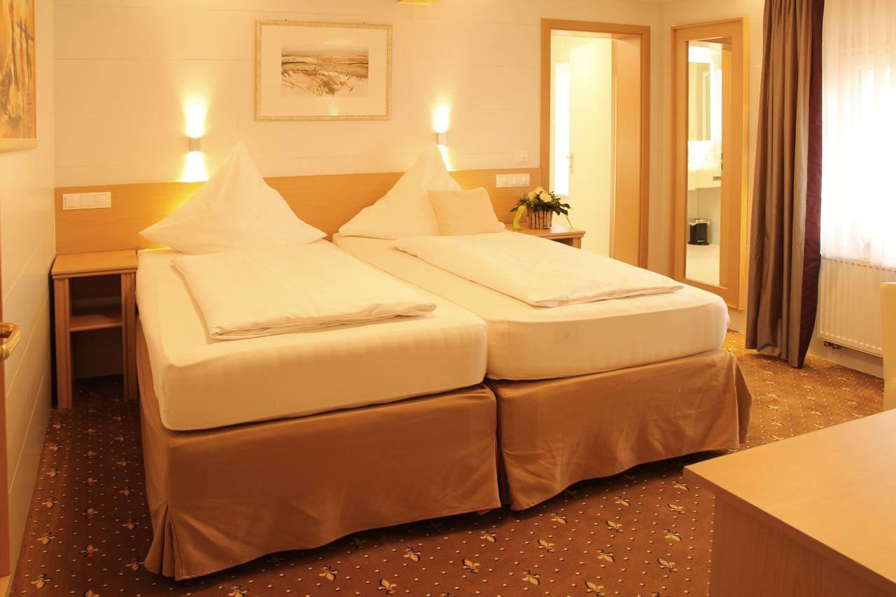 Hotel & Restaurant Bei Baki Sehnde Ngoại thất bức ảnh
