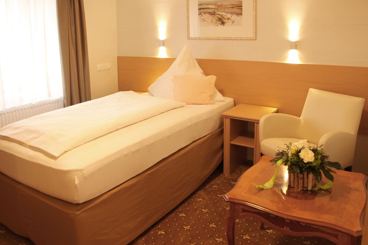 Hotel & Restaurant Bei Baki Sehnde Ngoại thất bức ảnh